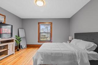 Stylish Home Near Heart Of Downtown Sleeps 8 - Grand Rapids - 5