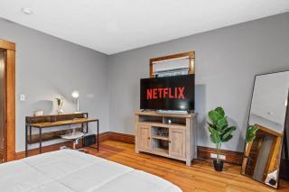 Stylish Home Near Heart Of Downtown Sleeps 8 - Grand Rapids - 1