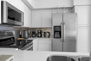 Aventura Mall Apt with Pool a Tennis Court and Free parking - Aventura - 1
