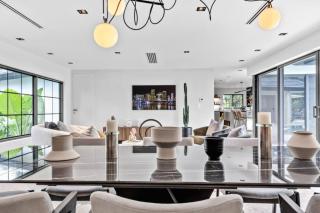 2500 Waterfront House w Pool and Gym a Home Cinema and WiFi - 2