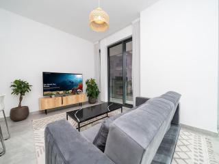 Stylish JVC 1 Bed with Wraparound Balcony - 7