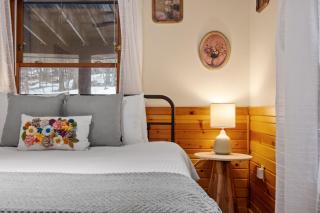 Lucky Log Cabin Hottub fireplace 12min to Mt Snow - 2