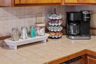 Lucky Log Cabin Hottub fireplace 12min to Mt Snow - 4