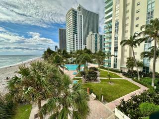 The Tides - Self Check-In-Ocean View-Pool-Beach Access - Hollywood - 9