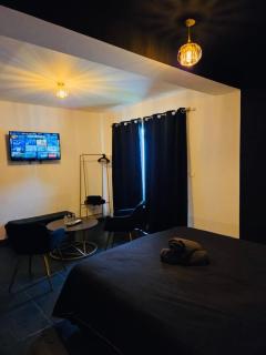 Suite with private Jacuzzi - Port-Saint-Louis-du-Rhône - 6