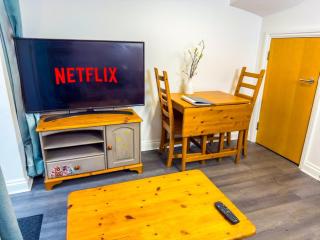 Modern 5 BR Home By AltoLuxoExperience Short Lets & Serviced Accommodation With Free Wifi & Parking - Bristol - 1