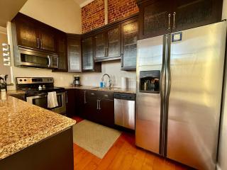 Downtown CF Retreat, King Beds, Brewery Below! - Cedar Falls - 3