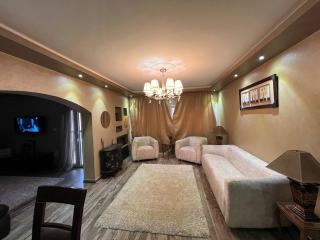 Stylish 2BR, 5 min to CAI Airport, Balcony, Free Snacks - 4