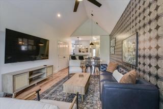 Renovated 2BR by Riverwalk & Medical District - 1