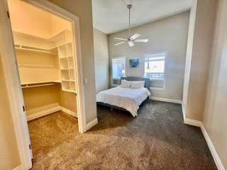 Main Street Loft - Above Patton Diner Downtown CF! - Cedar Falls - 3
