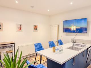 Central 4 BR Luxury Home By AltoLuxoExperience Short Lets & Serviced Accommodation With Free Wifi & Parking - Bristol - 5