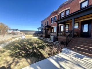 Brick Beauty Downtown, 3BR, Fenced Yard, Garage! - Cedar Falls - 7