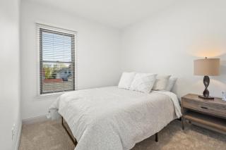 Brick Beauty Downtown, 3BR, Fenced Yard, Garage! - Cedar Falls - 1