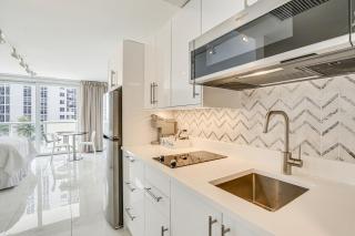 Sunny Isles Beach Ocean View Studio with Balcony - Sunny Isles Beach - 9