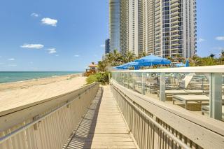 Sunny Isles Beach Ocean View Studio with Balcony - Sunny Isles Beach - 6