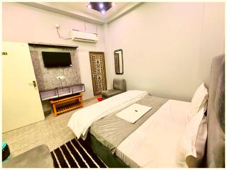 HOTEL PRAKASH GUEST HOUSE ! Varanasi ! fully-Air-Conditioned hotel at prime location with off site Parking availability, near Kashi Vishwanath Temple, and Ganga ghat - Varanasi - 3