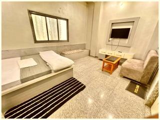 HOTEL PRAKASH GUEST HOUSE ! Varanasi ! fully-Air-Conditioned hotel at prime location with off site Parking availability, near Kashi Vishwanath Temple, and Ganga ghat - Varanasi - 2