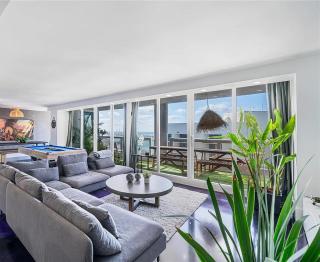 1717 N Bayshore Dr Miami, FL 33132 - 1