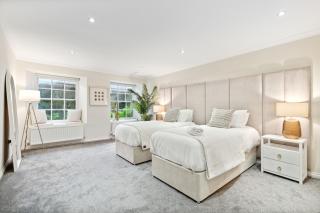 Timeless 5 bed Duplex Flat - 9