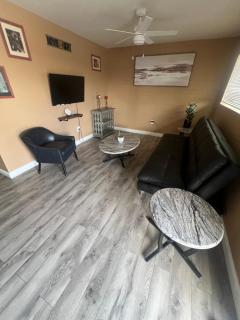 #2 bedroom cozy SUITE, 1 min walk to the beach # - 7