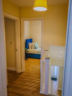 Deja Blue Luxury Home By AltoLuxoExperience Short Lets & Serviced Accommodation With Free Wifi & Parking - Bristol - 1