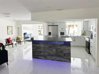 Miami-4-NW-Unique house with lake view and pool - Pembroke Pines - 3
