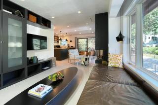 Downtown Modern Creekside - 6