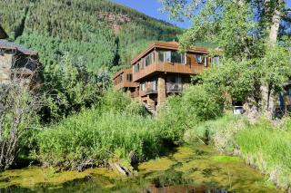 Downtown Modern Creekside - 8