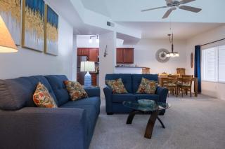 Modern 2BR Retreat with Pool Gym & Balcony - 8