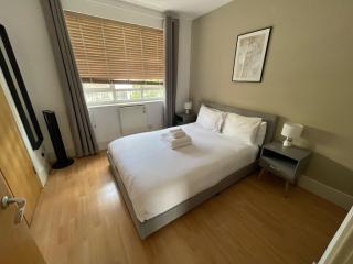 London Home in Trendy Hackney - Modern & Cozy - 0