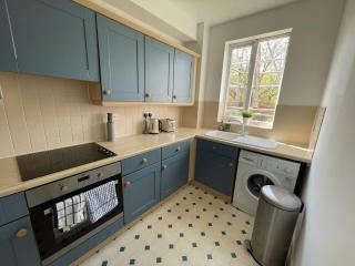 London Home in Trendy Hackney - Modern & Cozy - 4