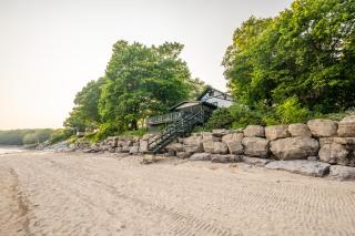 Lorraine Bay Private Waterfront Escapes Main House and Cottage Rentals - Port Colborne - 0