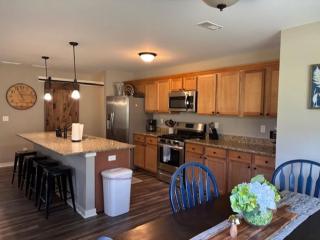 Beautiful 3 bed 2 bath condo - Loves Park - 7
