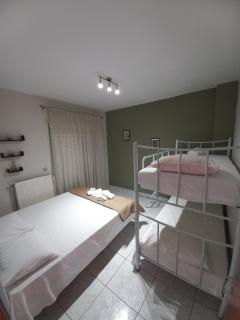 tall house - Néa Péramos - 3