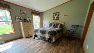 Acorn Acres Cabins Buck Run Cottage - 2