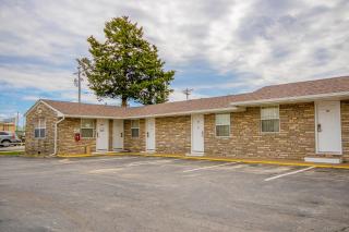 OYO Travelier Motel - 1