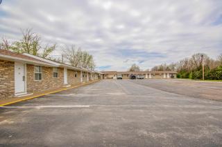 OYO Travelier Motel - 2