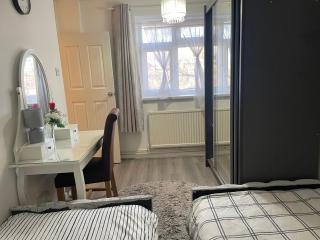 Lovely Comfortable home near CanaryWhafLondonCity - Londra - 8