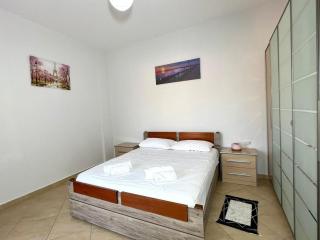 Noah 2 bedrooms apartment with free parking 50 m from city center - Vlora - 1