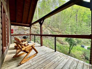 Cove Creek Overlook - Secluded Mountain Retreat with Stunning Views - Sevierville - 4