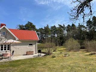 Avskilt nyrenoverat hus på stor naturtomt med närheten till både Visby och havet - Visby - 9