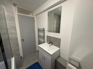 Stylish 2BR, Fast Wifi with balcony - Londra - 7