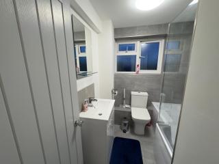 Stylish 2BR, Fast Wifi with balcony - Londra - 9
