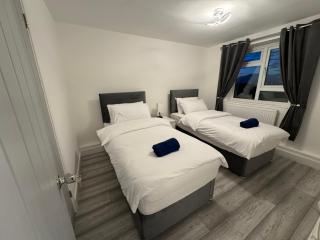Stylish 2BR, Fast Wifi with balcony - Londra - 5