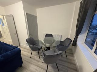 Stylish 2BR, Fast Wifi with balcony - Londra - 3