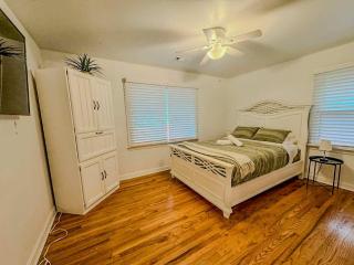 Serene Retreat House and Tiny house for 11 - Roswell - 1