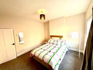 Cozy Kingsize room in Shared house 1 new - Chesterfield - 0