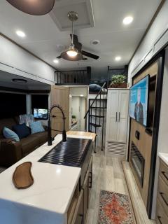 Spacious Four room glamping Rv with Tiki bar including golf cart - 3