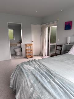 Studio 51 - 30 seconds to the beach - Waikanae - 2