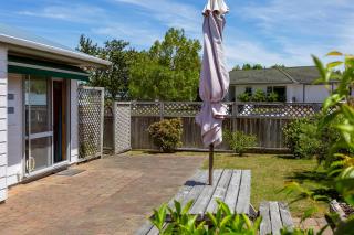 Lakewood Cottage, Cozy Lakeview Stay in Central Taupo - Taupo - 5